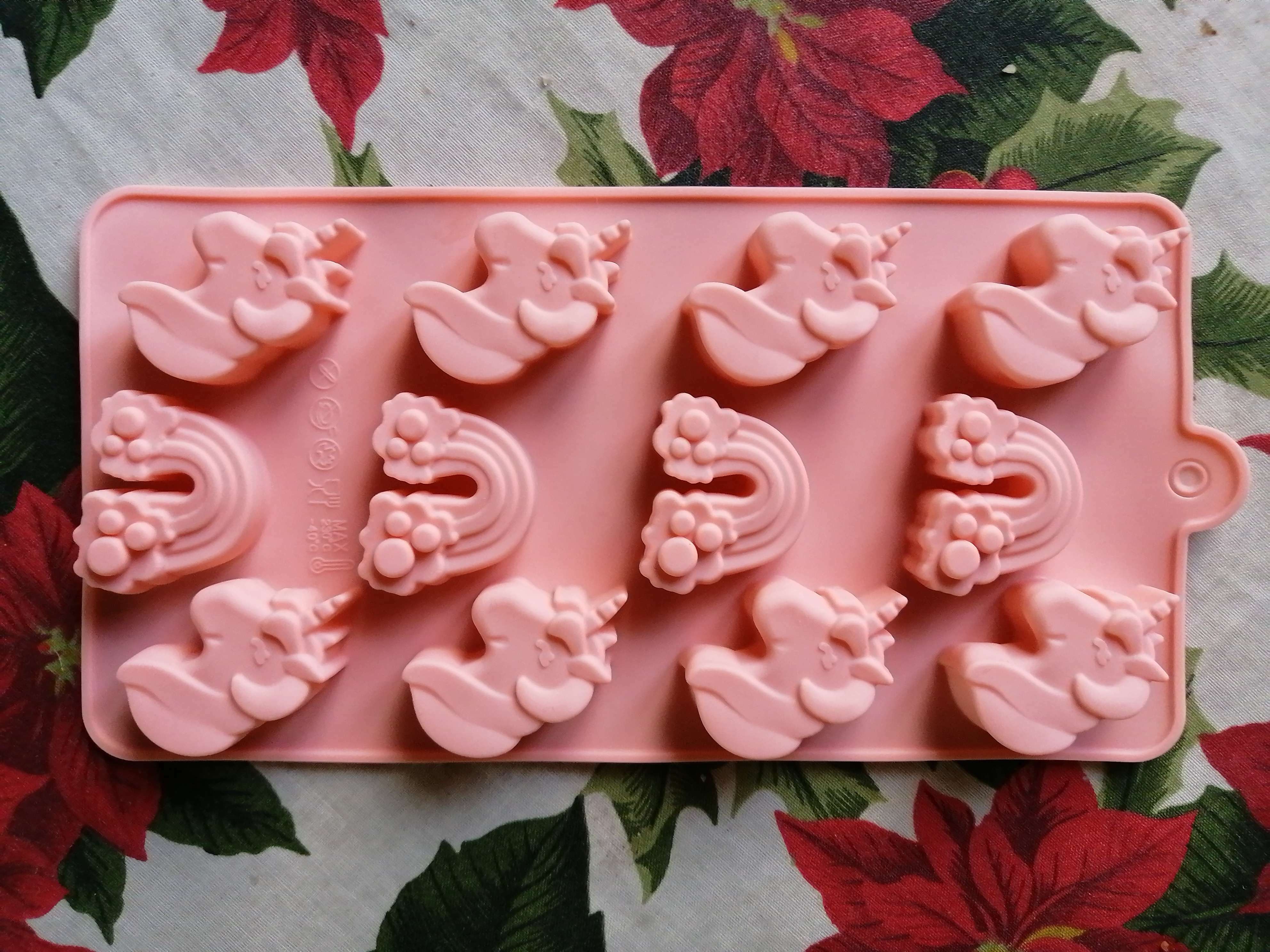 Фотография покупателя товара Форма для конфет и шоколада Доляна «Пони», силикон, 18×18×1 см, 16 ячеек, МИКС - Фото 1