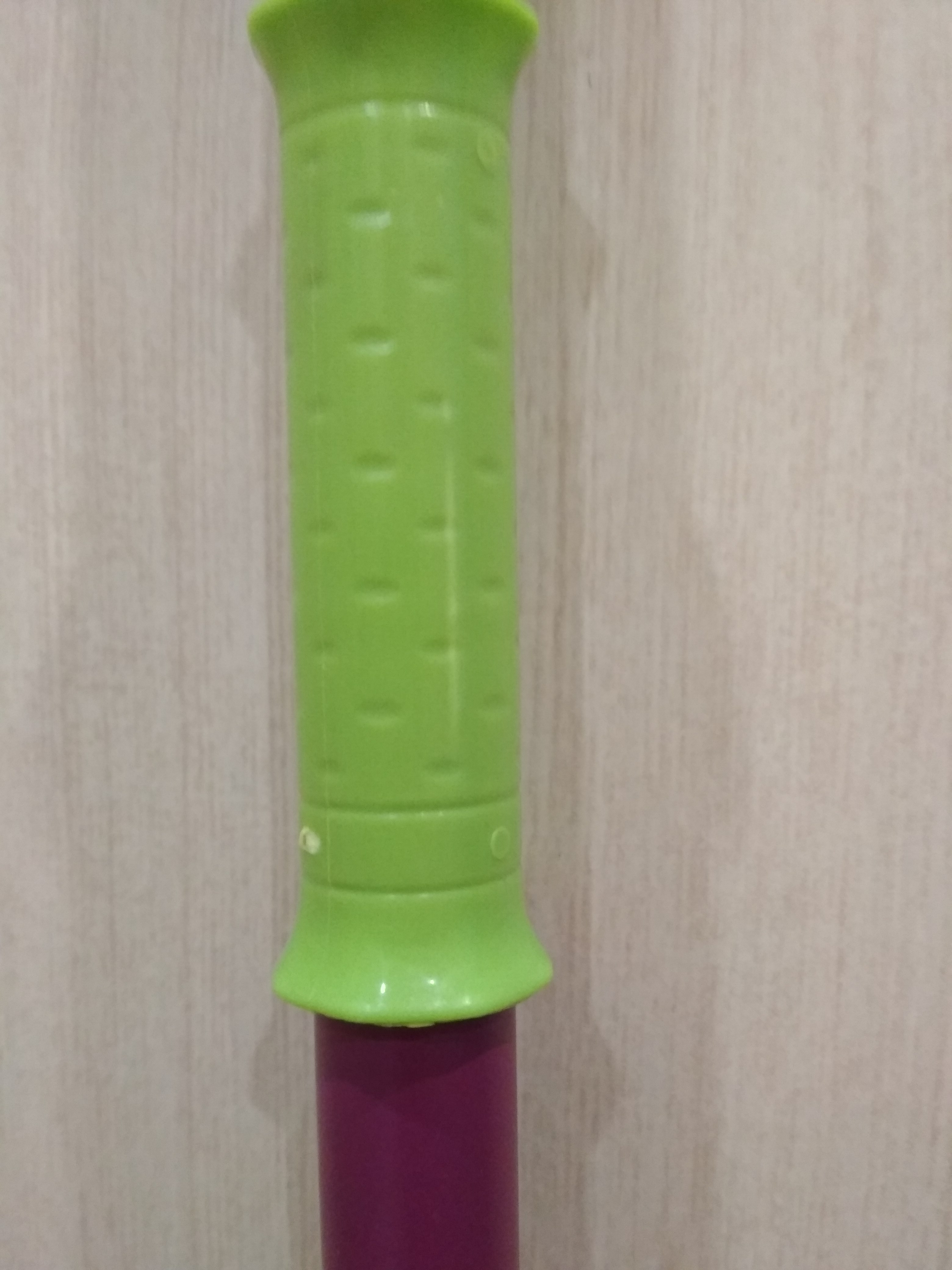 Фотография покупателя товара Швабра с отжимом Доляна, насадка из микрофибры, металлическая ручка 117 см, цвет МИКС - Фото 3