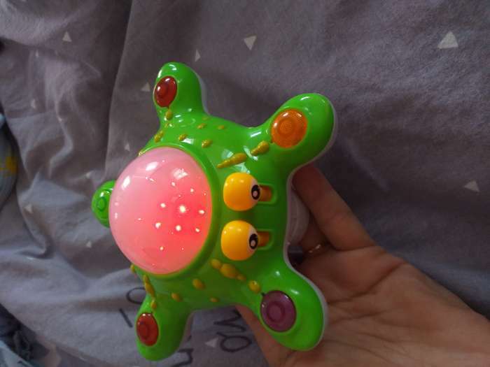 Фотография покупателя товара Развивающая игрушка «Осьминог», световые и звуковые эффекты, цвета МИКС - Фото 3