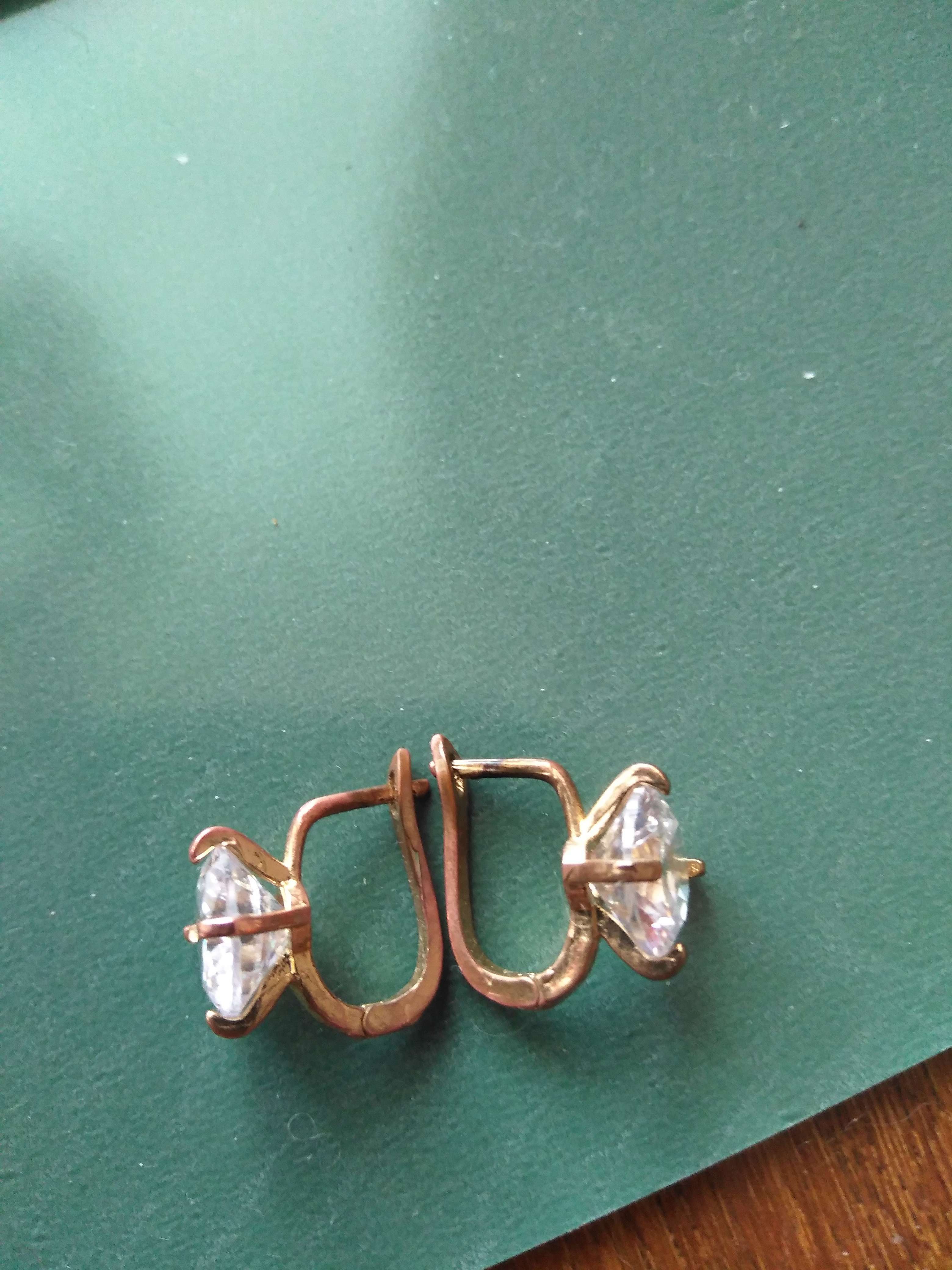 Фотография покупателя товара Серьги со стразами «Большой бриллиант», цвет белый в золоте - Фото 2