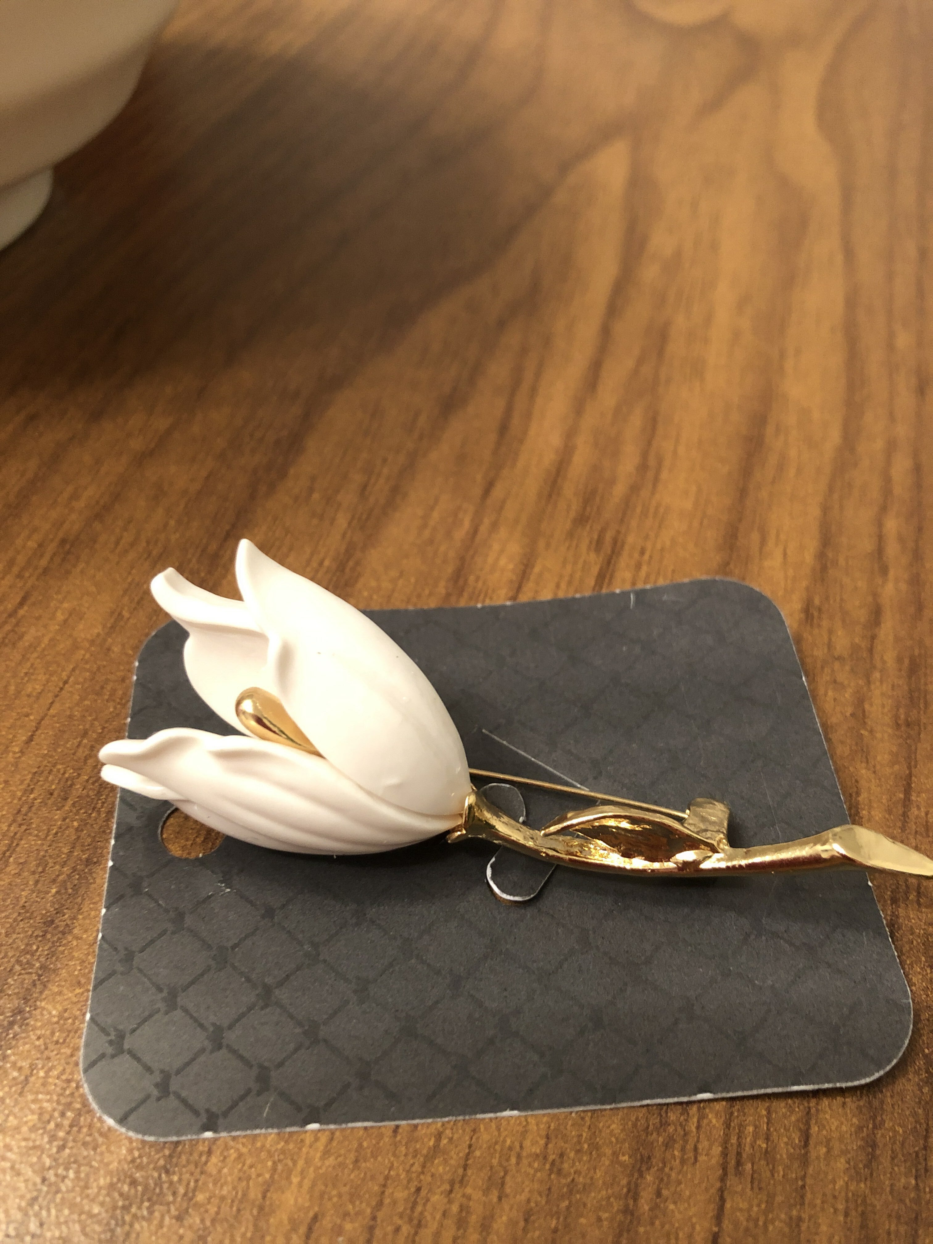 Фотография покупателя товара Брошь «Цветок» лилия, цвет белый в золоте - Фото 1