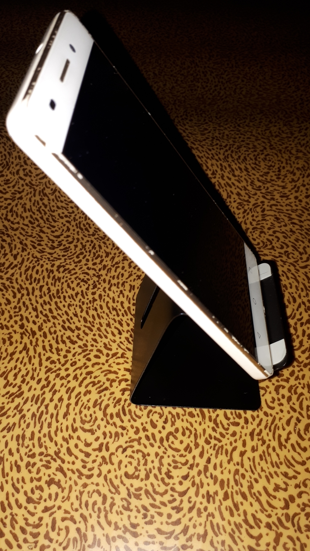 Фотография покупателя товара УЦЕНКА Подставка для телефона, с разъемом для провода, металл, чёрная - Фото 1
