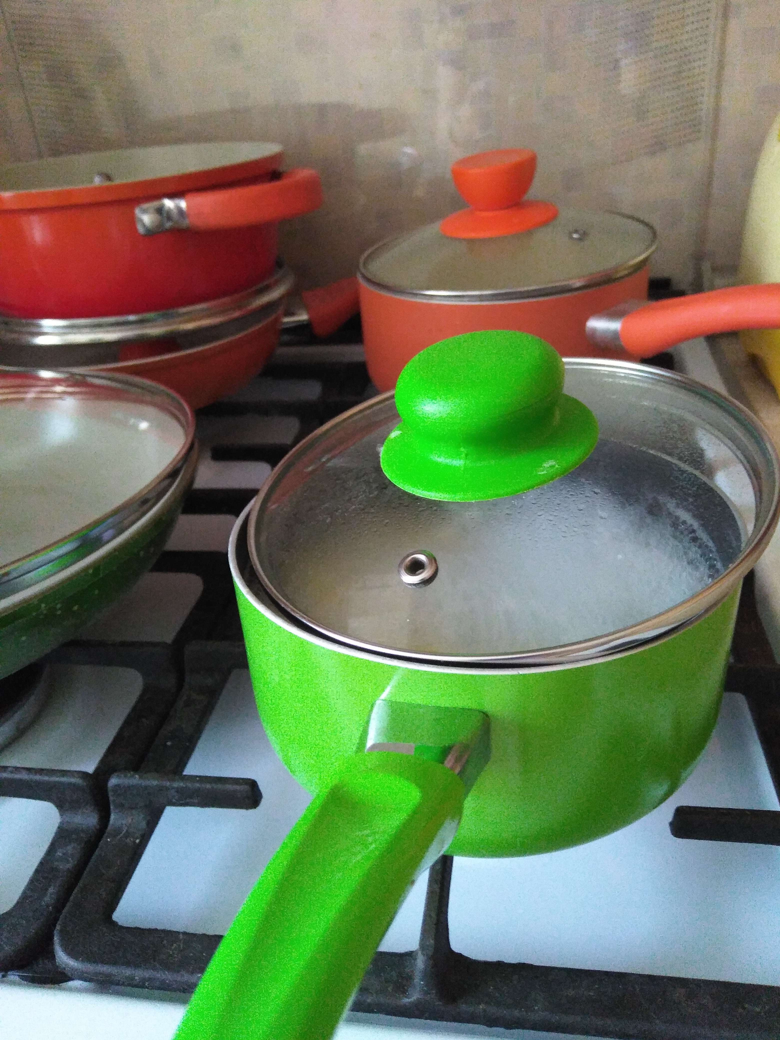 Фотография покупателя товара Ручка для крышки на посуду, d=6 см, с саморезом, цвет зелёный - Фото 5