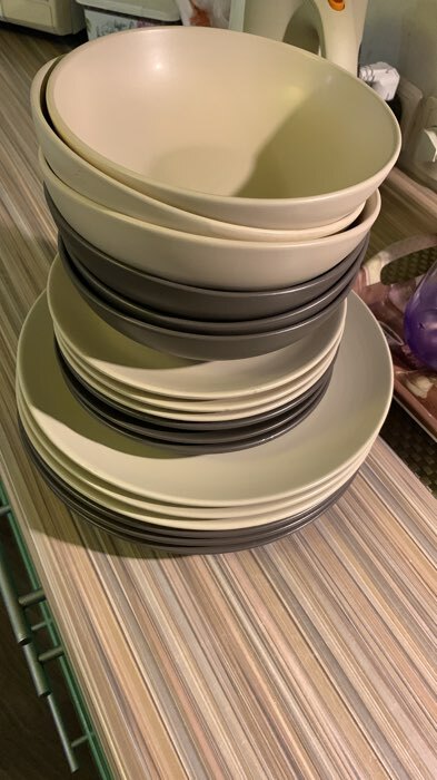 Фотография покупателя товара Набор тарелок керамических Доляна «Пастель», 18 предметов: 6 тарелок d=19 см, 6 тарелок d=27 см, 6 мисок d=19 см, цвет коричневый - Фото 6