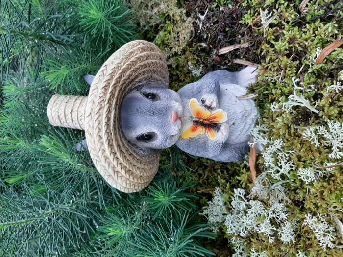 Фотография покупателя товара Садовая фигура "Зайка в соломенной шляпе с бабочкой" 12x13x22см - Фото 1
