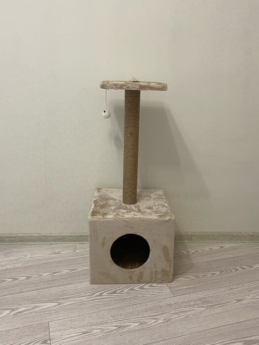 Фотография покупателя товара Домик для кошек с когтеточкой "Куб", с площадкой и игрушкой, 35 х 30 х 85 см, микс цветов - Фото 2