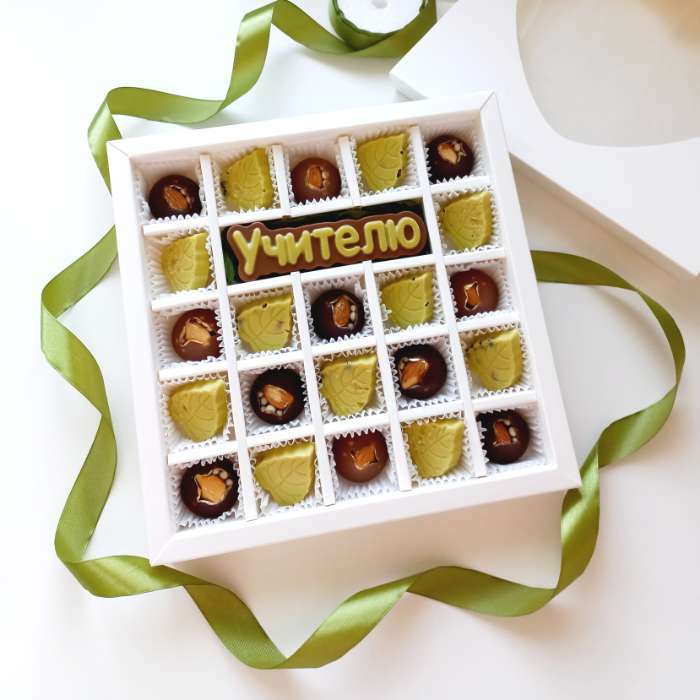 Фотография покупателя товара Форма для шоколада KONFINETTA «Листочки», 27,5×13,5×2,5 см, 21 ячейка (4×3×0,8 см) - Фото 5