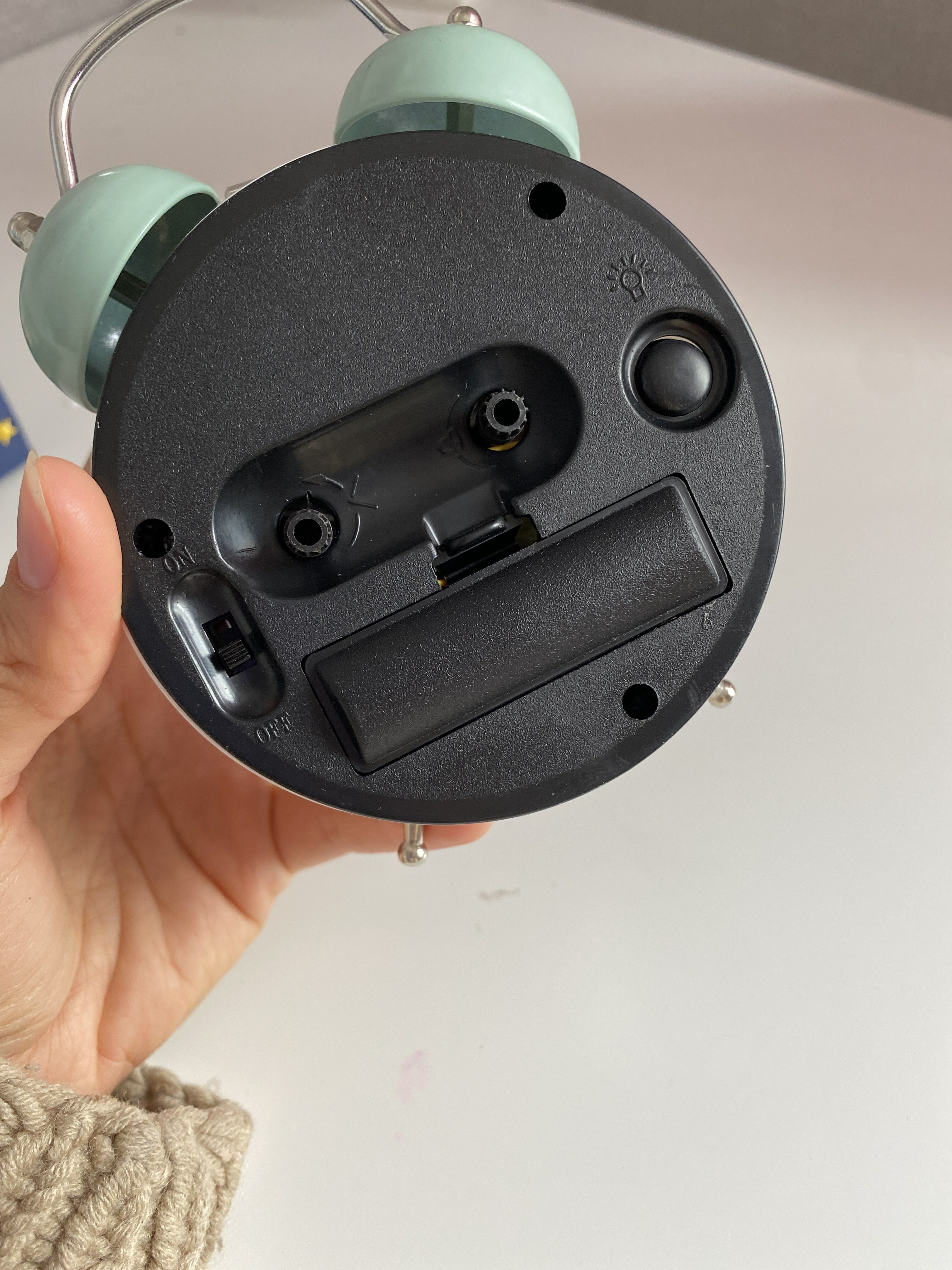 Фотография покупателя товара Часы - будильник детские «Единорог», дискретный ход, 9.5×14×5 см, белый - Фото 4