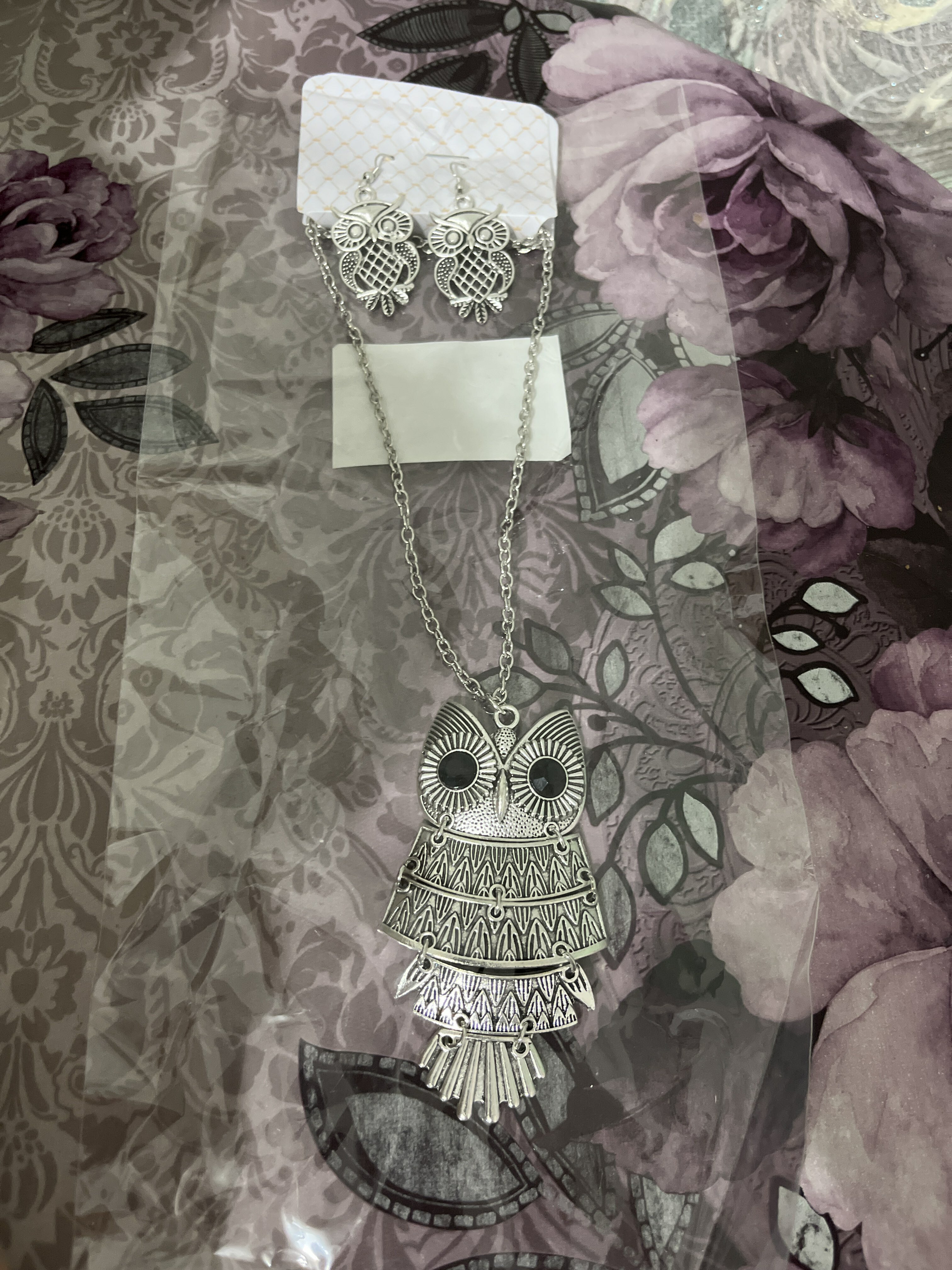 Фотография покупателя товара Гарнитур ассорти: серьги, кулон «Сова», цвет чернёное серебро, 60 см - Фото 1