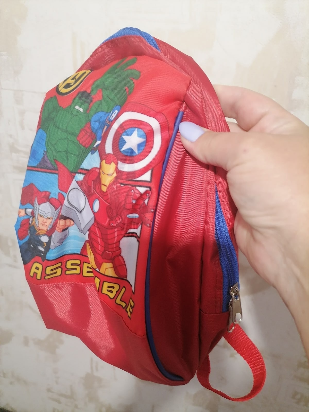 Фотография покупателя товара Рюкзак детский, отдел на молнии, 20 х 13 х 26 см "Супер-герои", Мстители