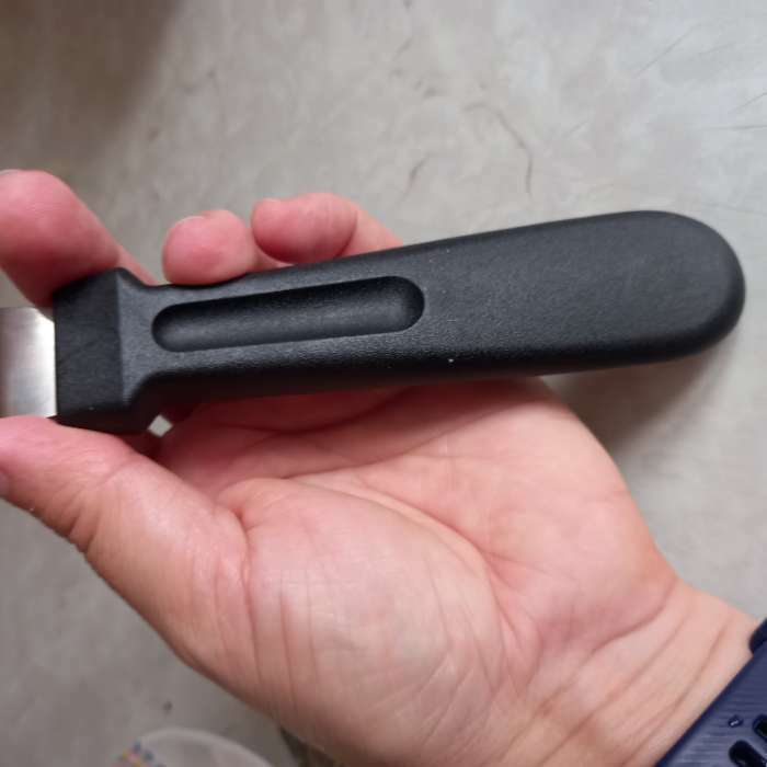 Фотография покупателя товара Лопатка-палетка с пластиковой ручкой, изогнутая, 32 см, рабочая часть 20 см, цвет чёрный - Фото 1