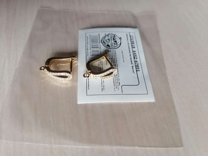 Фотография покупателя товара Швензы с английской застежкой с цирконом "Капля", цвет белый в золоте (1 пара) - Фото 1