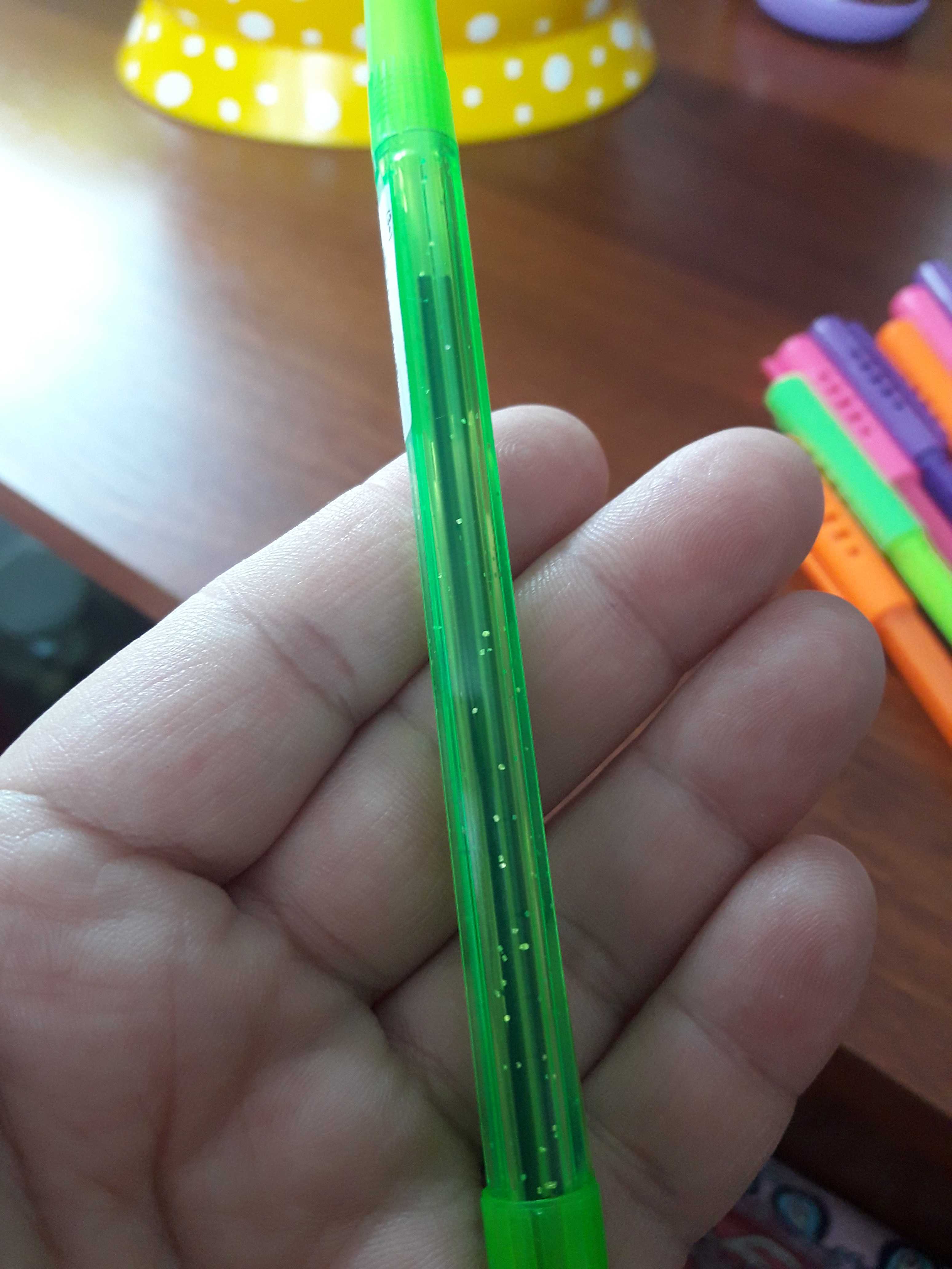 Фотография покупателя товара Ручка шариковая "Стамм" 511 NEON с блестками, узел 0.7 мм, чернила синие на масляной основе, стержень 152 мм, микс