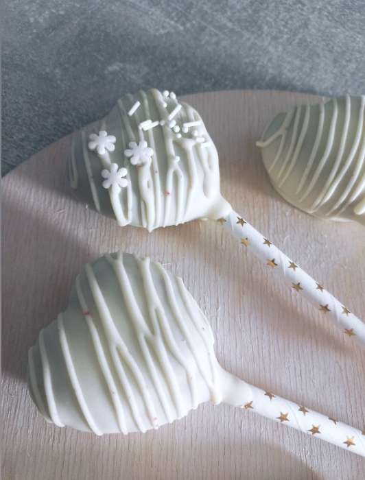 Фотография покупателя товара Форма для муссовых десертов и выпечки Доляна «Сердца», 29,8×17,3×2,5 см, 15 ячеек (5×4,6×2,5 см), цвет белый - Фото 1