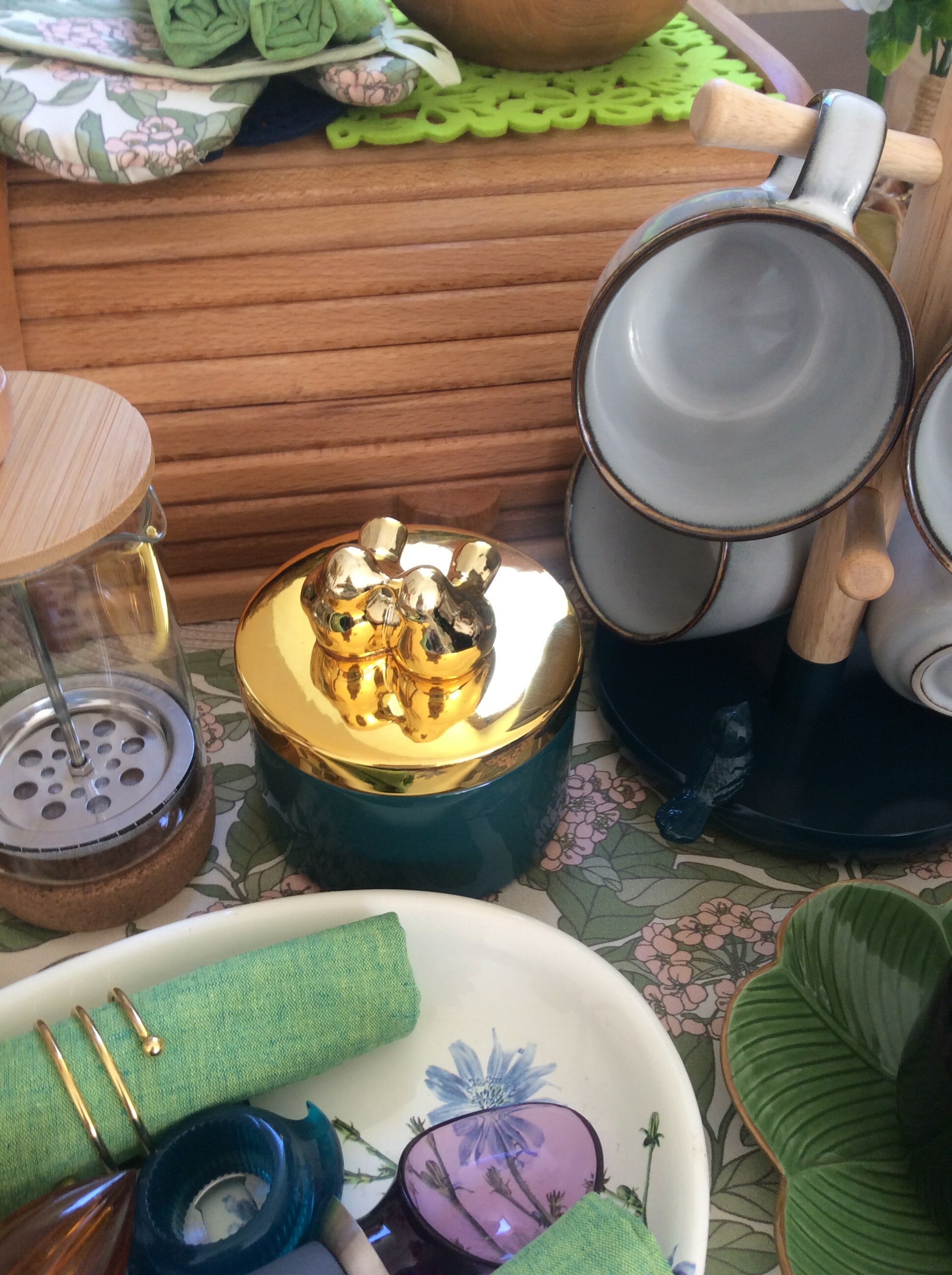 Фотография покупателя товара Банка керамическая для сыпучих продуктов «Золотое крыло», 1 л, цвет зелёный - Фото 5