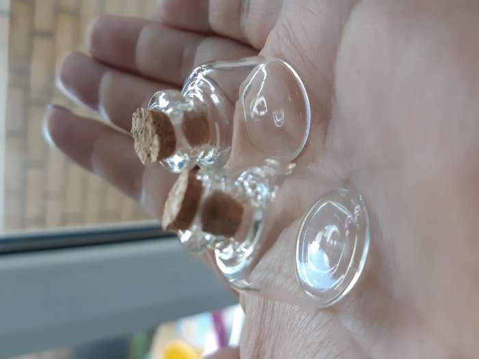 Фотография покупателя товара Декор для творчества стекло "Бутылочка с пробкой" 2,5х2,2х2,2 см