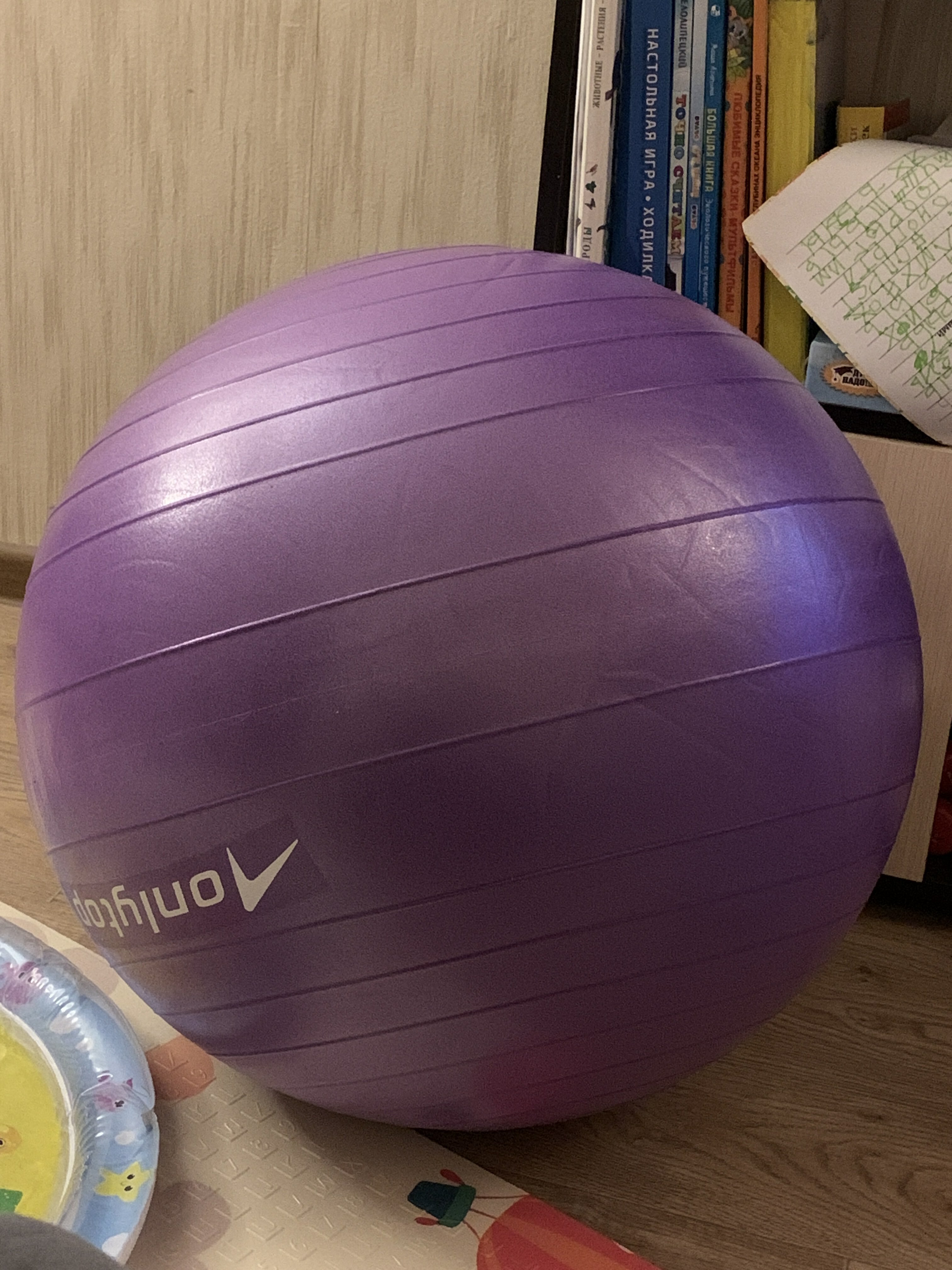 Фотография покупателя товара Фитбол ONLYTOP, d=65 см, 900 г, антивзрыв, цвет фиолетовый - Фото 1