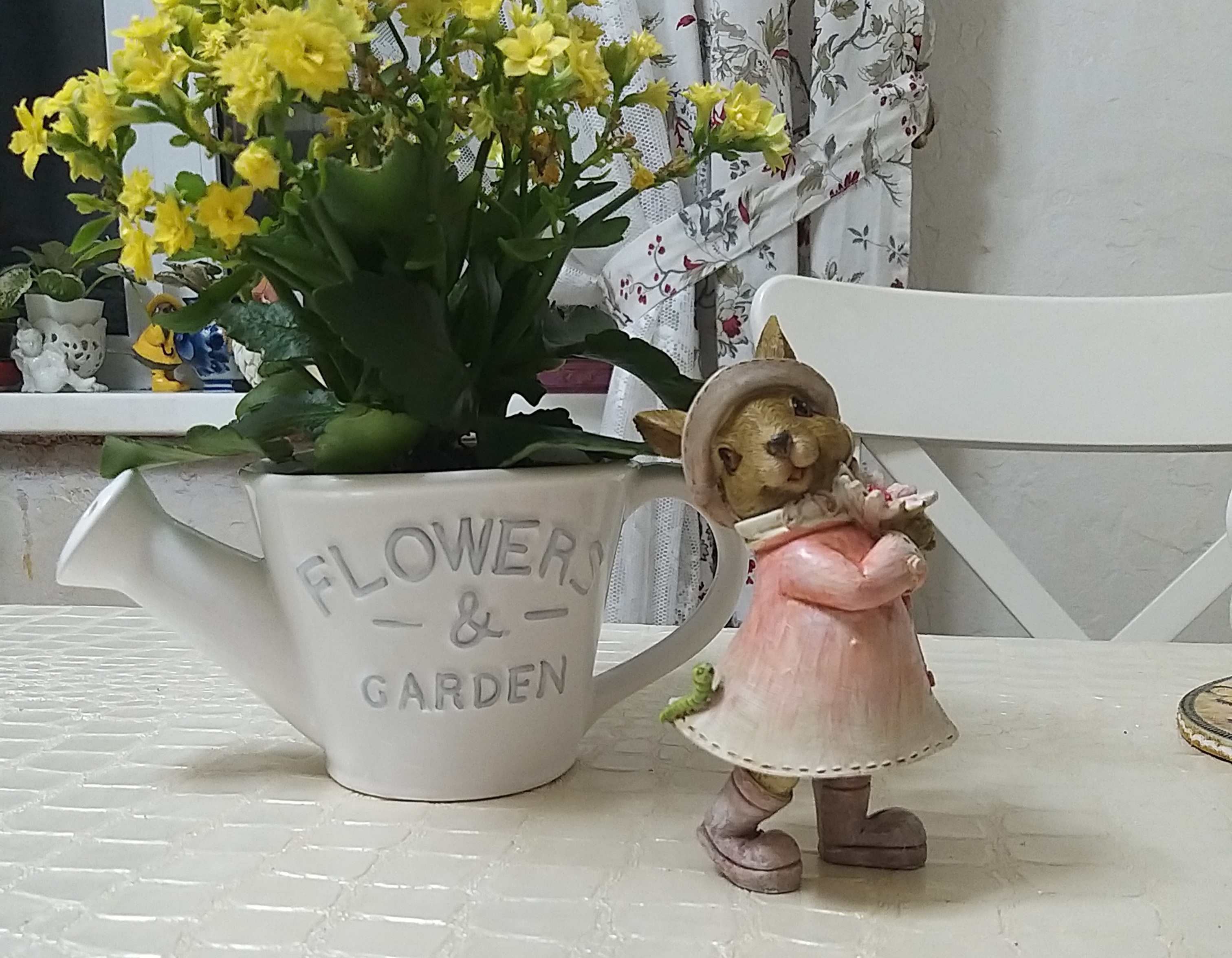 Фотография покупателя товара Фигурка полистоун «Зайка в шляпке и дождевике с цветком и гусеницей», 14.5×6.5×8 см - Фото 1