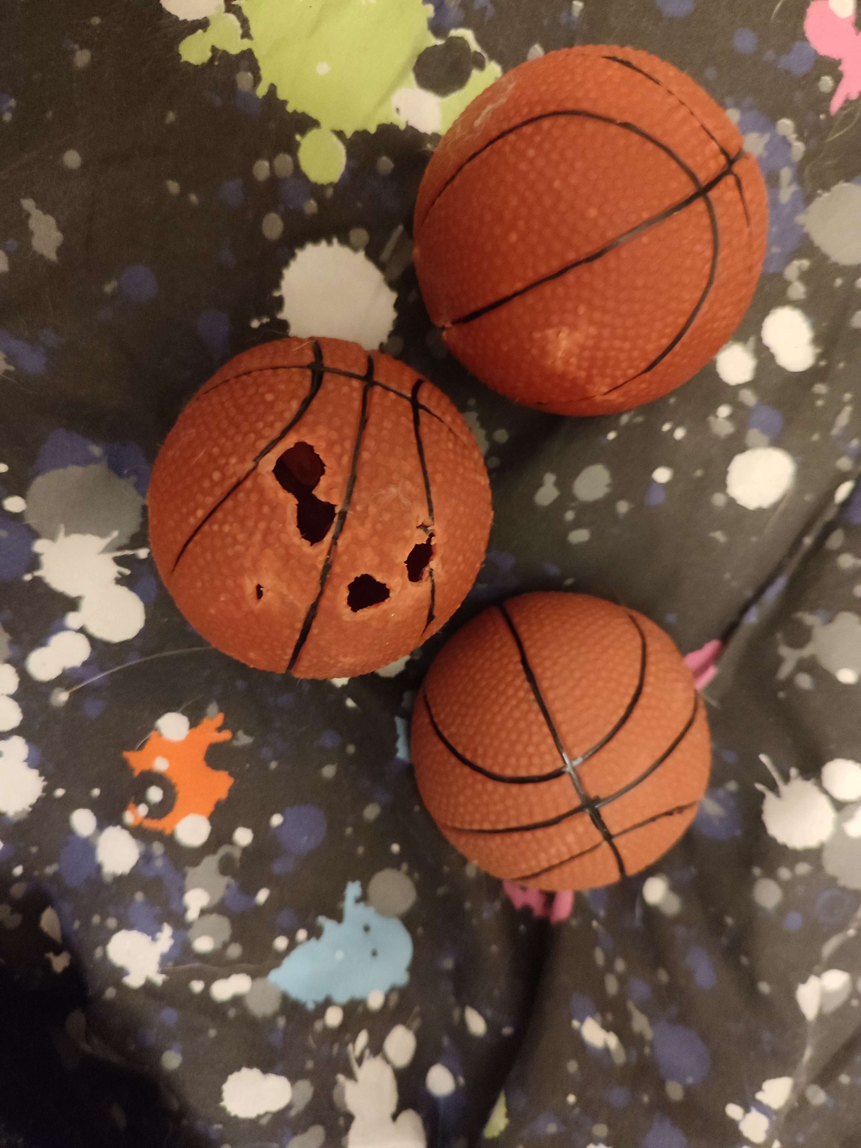 Фотография покупателя товара Игрушка пищащая "Мяч Баскетбол", диаметр 7,5 см, тёмно-коричневая - Фото 1