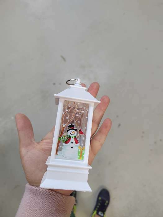 Фотография покупателя товара Светодиодная фигура «Фонарь со снеговиком» 5.5 × 13 × 5.5 см, пластик, батарейки AG13х3, свечение тёплое белое - Фото 6