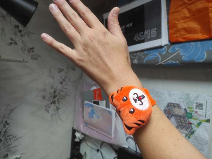 Фотография покупателя товара Игольница на браслете «Тигра», 23 × 6,5 см, цвет оранжевый