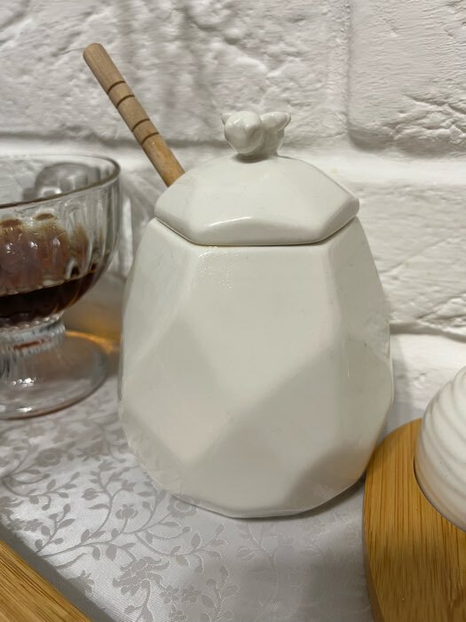 Фотография покупателя товара Ёмкость фарфоровая для мёда с ложкой BellaTenero «Пчёлка», 550 мл, цвет белый