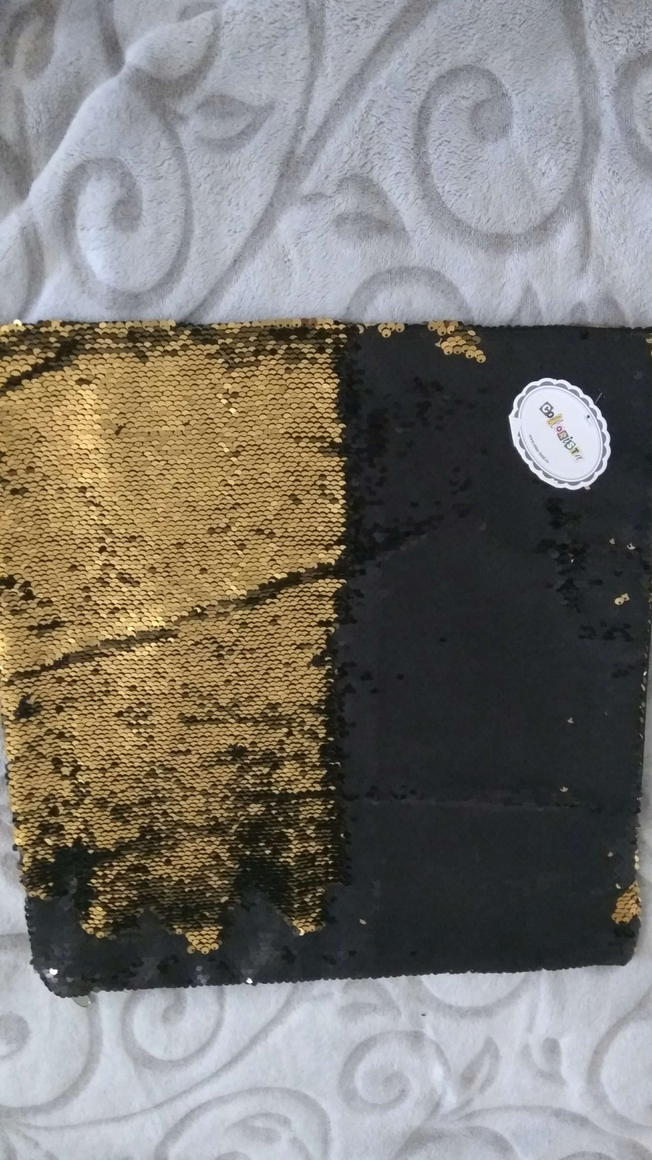 Фотография покупателя товара Наволочка декоративная Хамелеон 37×37 см, цвет золото - глянцевый чёрный, пайетки, 100%п/э