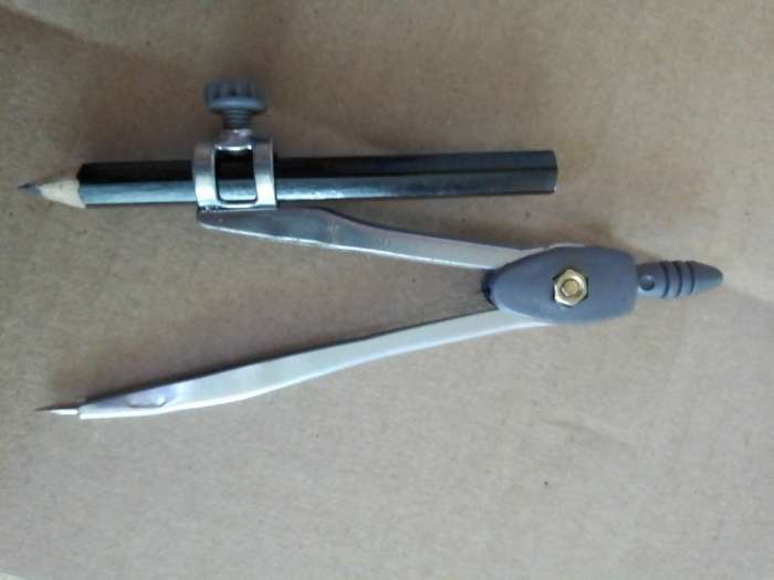 Фотография покупателя товара Циркуль металлический 125 мм, с карандашом, в пластиковом пенале (козья ножка), МИКС
