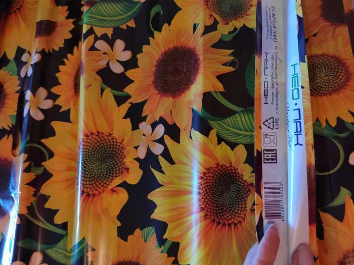 Фотография покупателя товара Пакет "Подсолнухи", полиэтиленовый с вырубной ручкой, 60 мкм 38 х 47 см - Фото 1