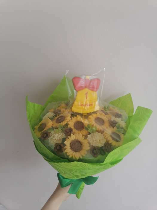 Фотография покупателя товара Форма для печенья «Колокольчик», вырубка, штамп, 10×7,5 см, цвет жёлтый - Фото 2