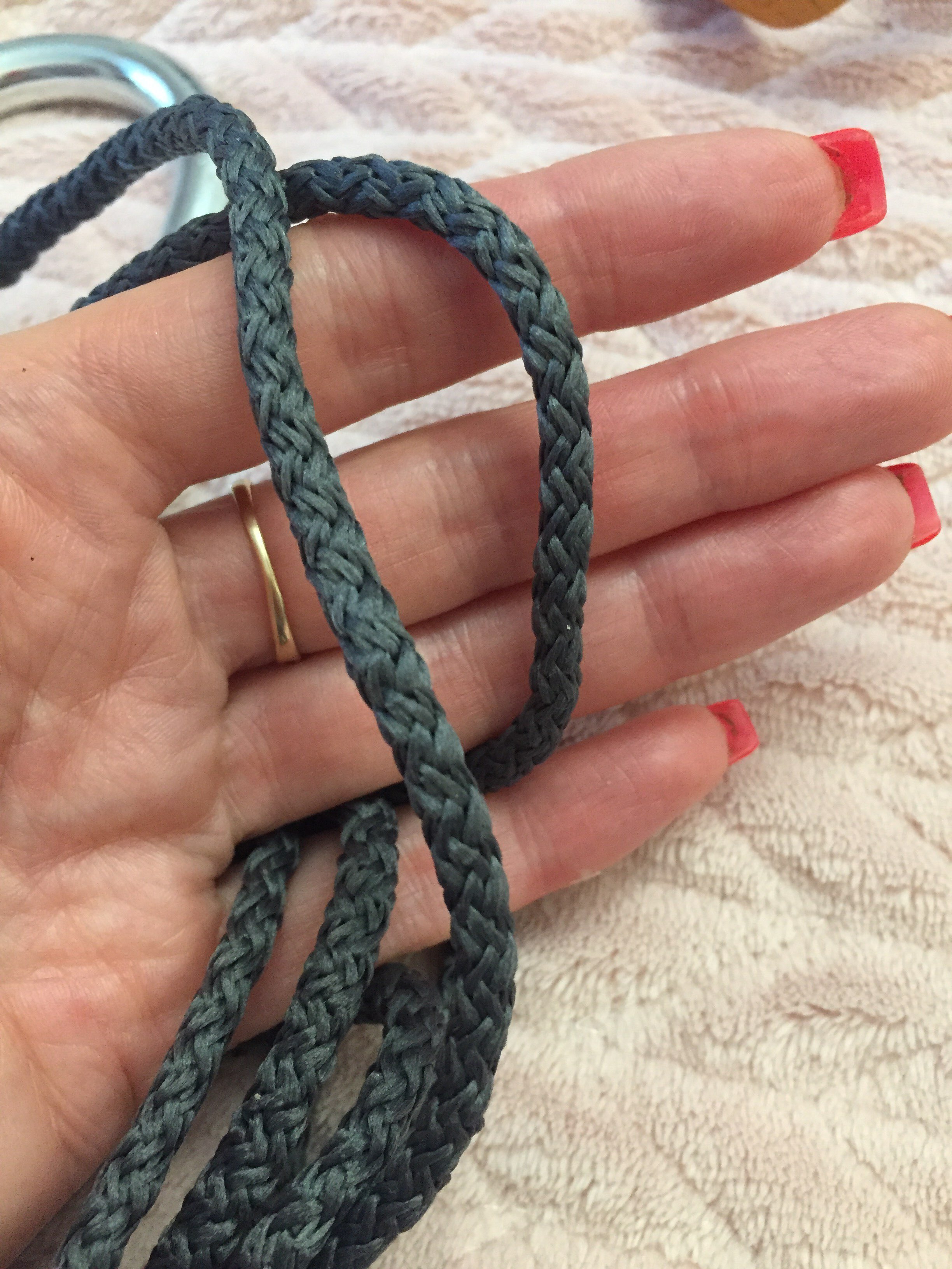 Фотография покупателя товара Шнур для вязания с сердечником 100% полиэфир, ширина 5 мм 100м/550гр (142 т. серый) - Фото 5
