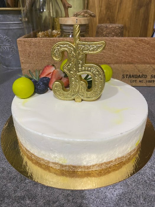Фотография покупателя товара Свеча для торта цифра "Юбилейная" 35, золотая, 9,7 см, - Фото 2