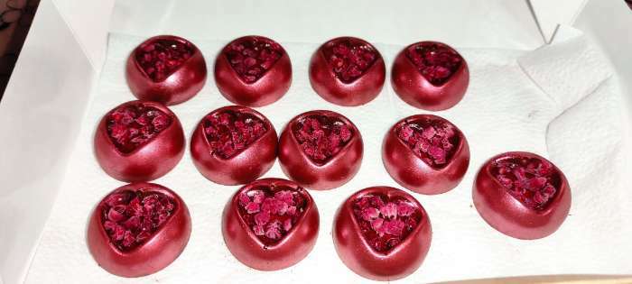 Фотография покупателя товара Форма для шоколада Доляна «Сердце», силикон, 23,2×12×1 см, 15 ячеек (d=3,3 см), цвет коричневый - Фото 1