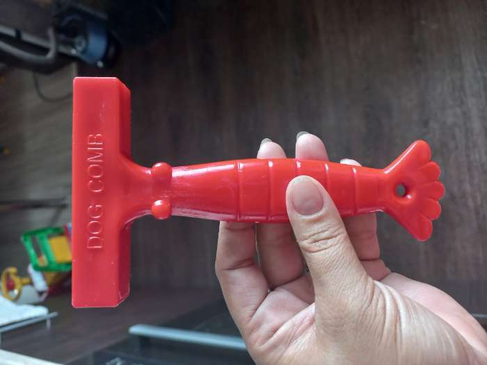 Фотография покупателя товара Расчёска-грабли "Лапка", 15 х 8,8 см, красная
