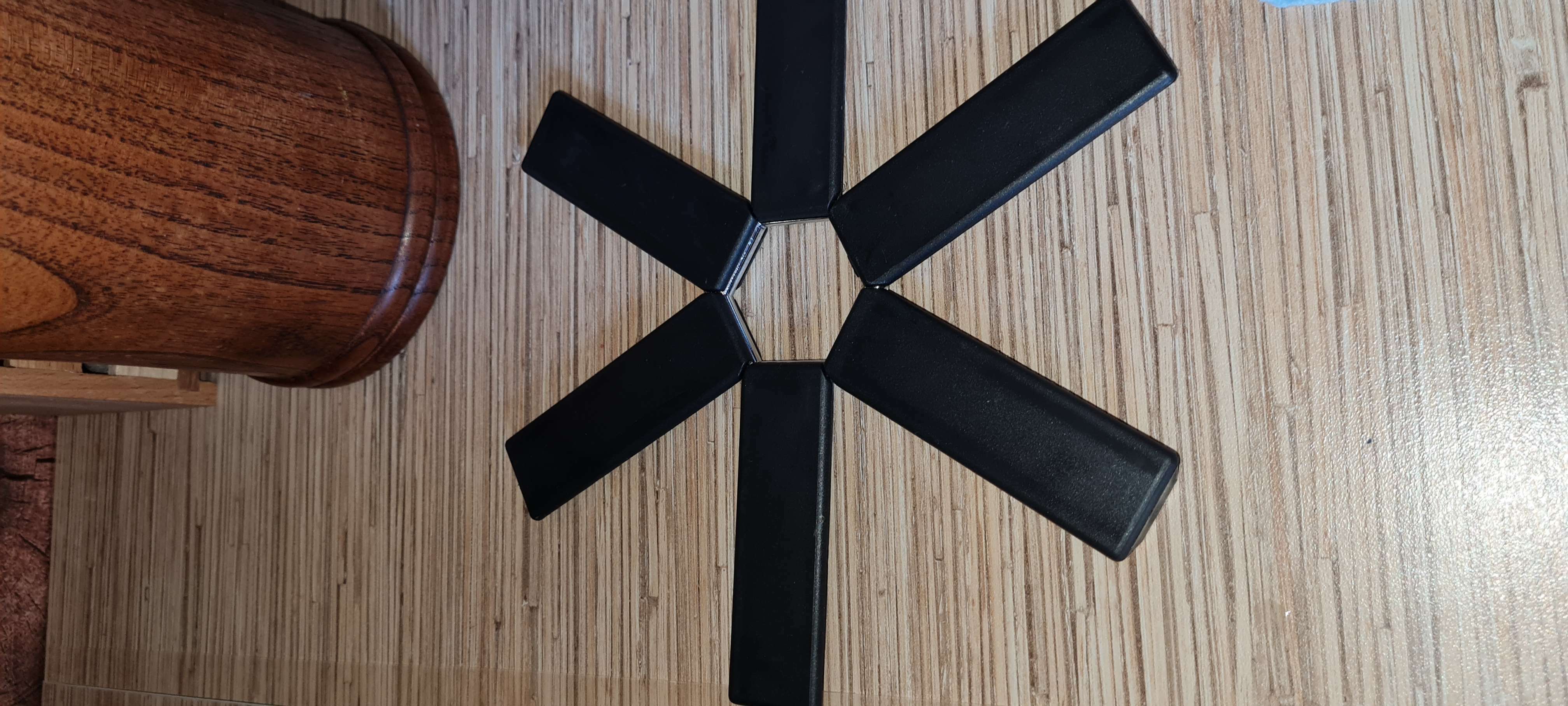 Фотография покупателя товара Подставка для горячего складная Доляна, d=19 см, цвет чёрный