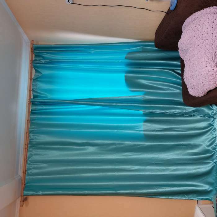 Фотография покупателя товара Штора портьерная "Этель" ширина 135 см, высота 250 см, цвет бирюзовый, глянцевая - Фото 1