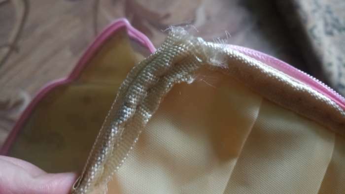 Фотография покупателя товара Косметичка на молнии, с зеркалом, цвет бежевый/розовый - Фото 3