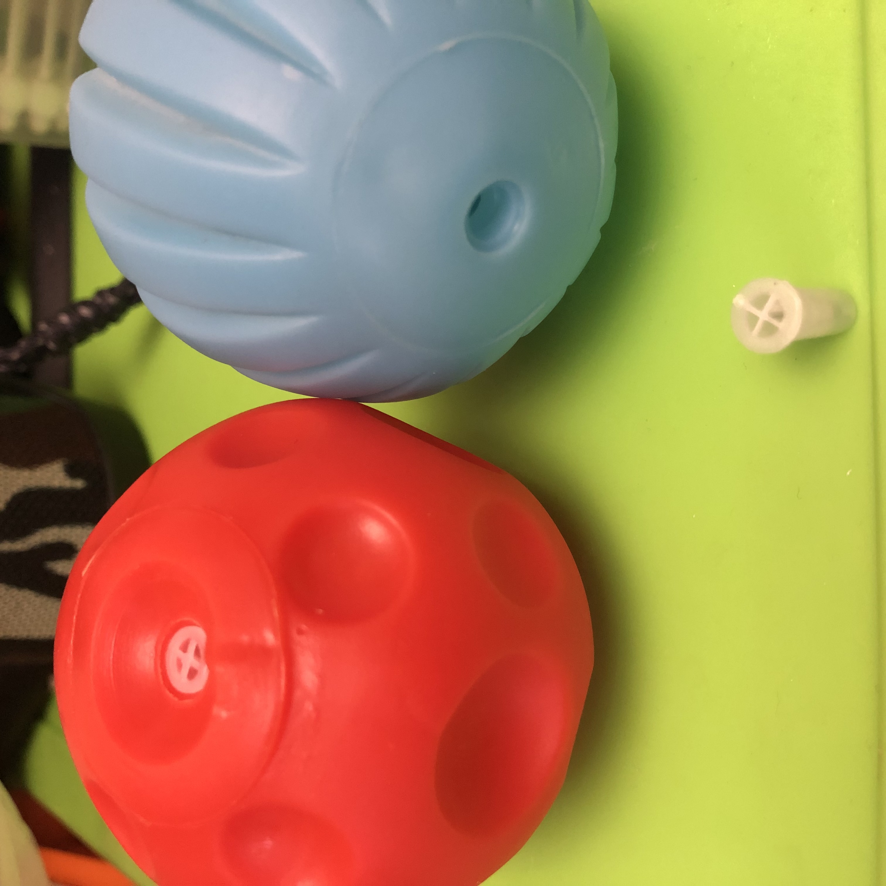 Фотография покупателя товара Набор развивающих тактильных мячиков «Шарики», с пищалкой, 4 шт, виды МИКС, Крошка Я - Фото 6