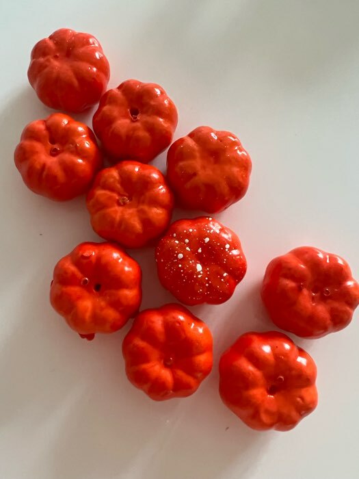 Фотография покупателя товара Основа для творчества и декора «Тыква», набор 10 шт., размер 1 шт. — 3.4×3.4×2 см - Фото 3