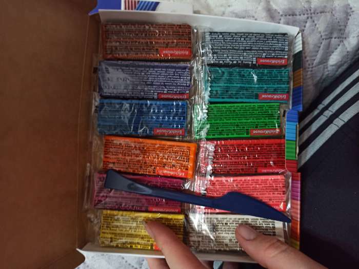 Фотография покупателя товара Пластилин 12 цвета, 180 г, ErichKrause Monsters, со стеком, в картонной упаковке - Фото 2