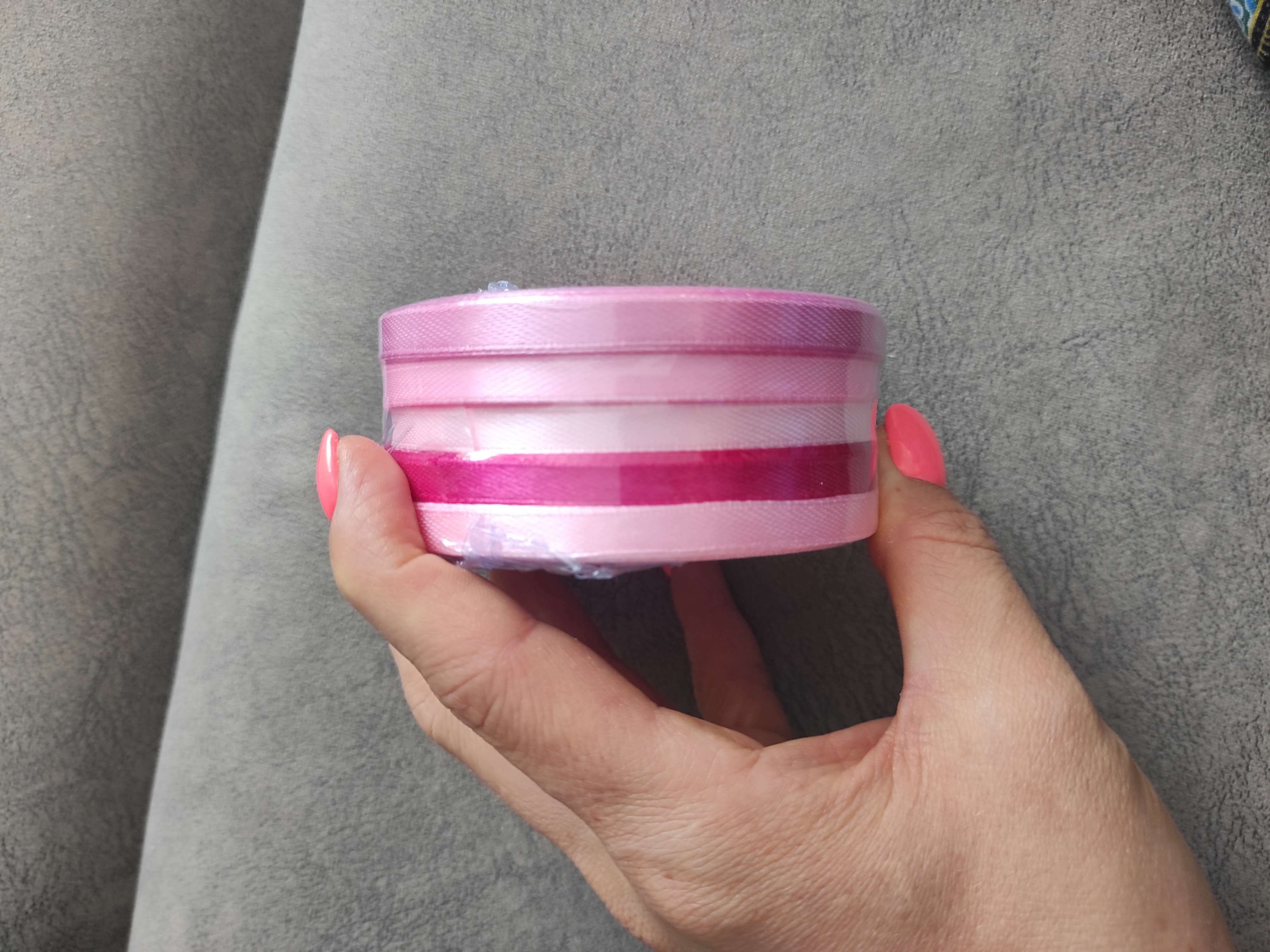 Фотография покупателя товара Набор атласных лент, 5 шт, размер 1 ленты: 6 мм × 23 ± 1 м, цвет розовый спектр