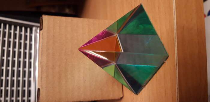 Фотография покупателя товара Сувенир стекло "Пирамида голография" 4х4х4 см