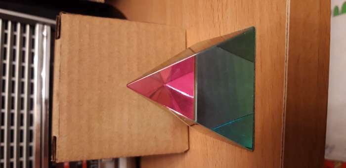 Фотография покупателя товара Сувенир стекло "Пирамида голография" 4х4х4 см - Фото 3