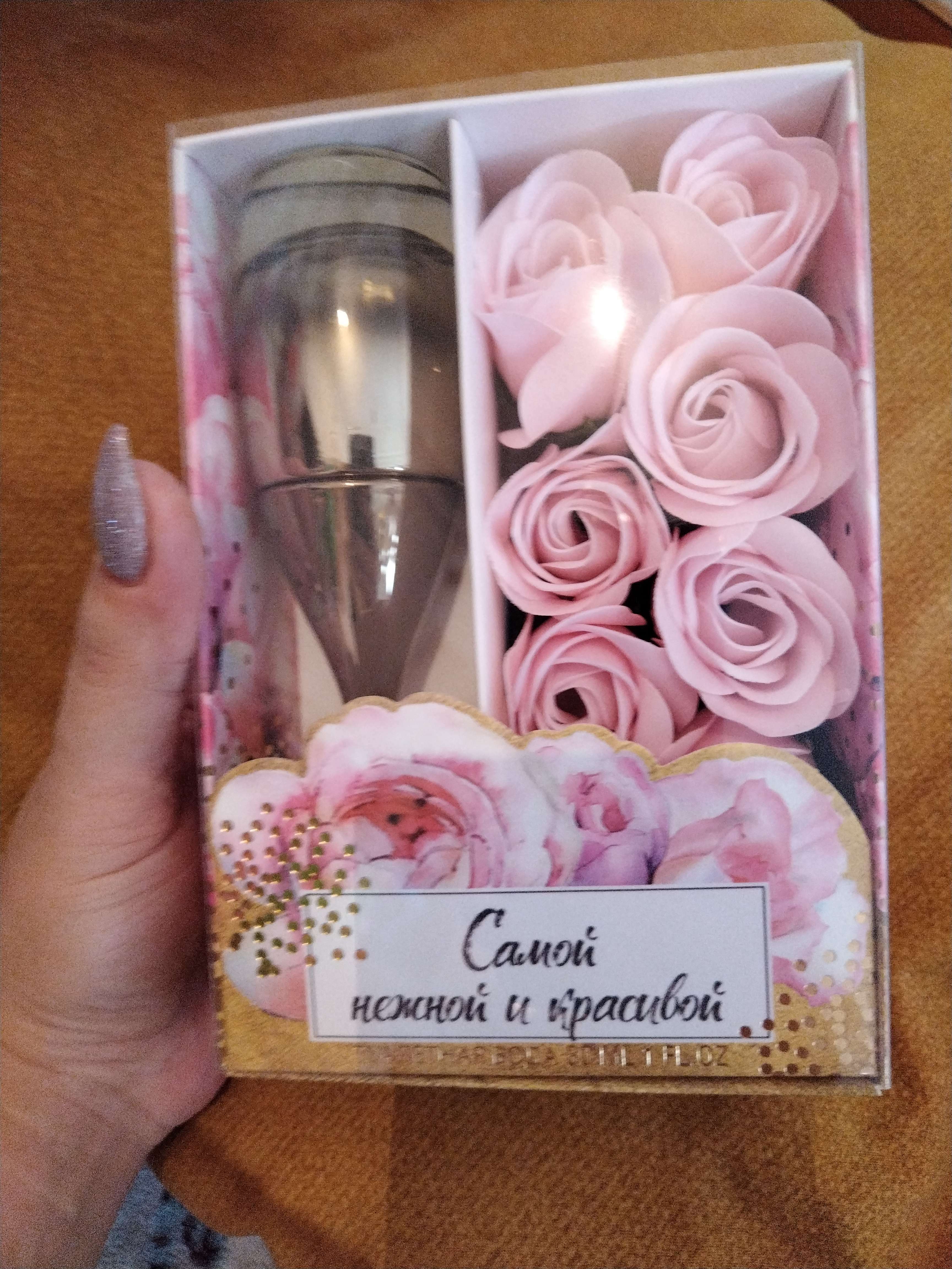 Фотография покупателя товара Набор «Самой нежной и красивой»: парфюм (30 мл), мыльные лепестки (розы) - Фото 1