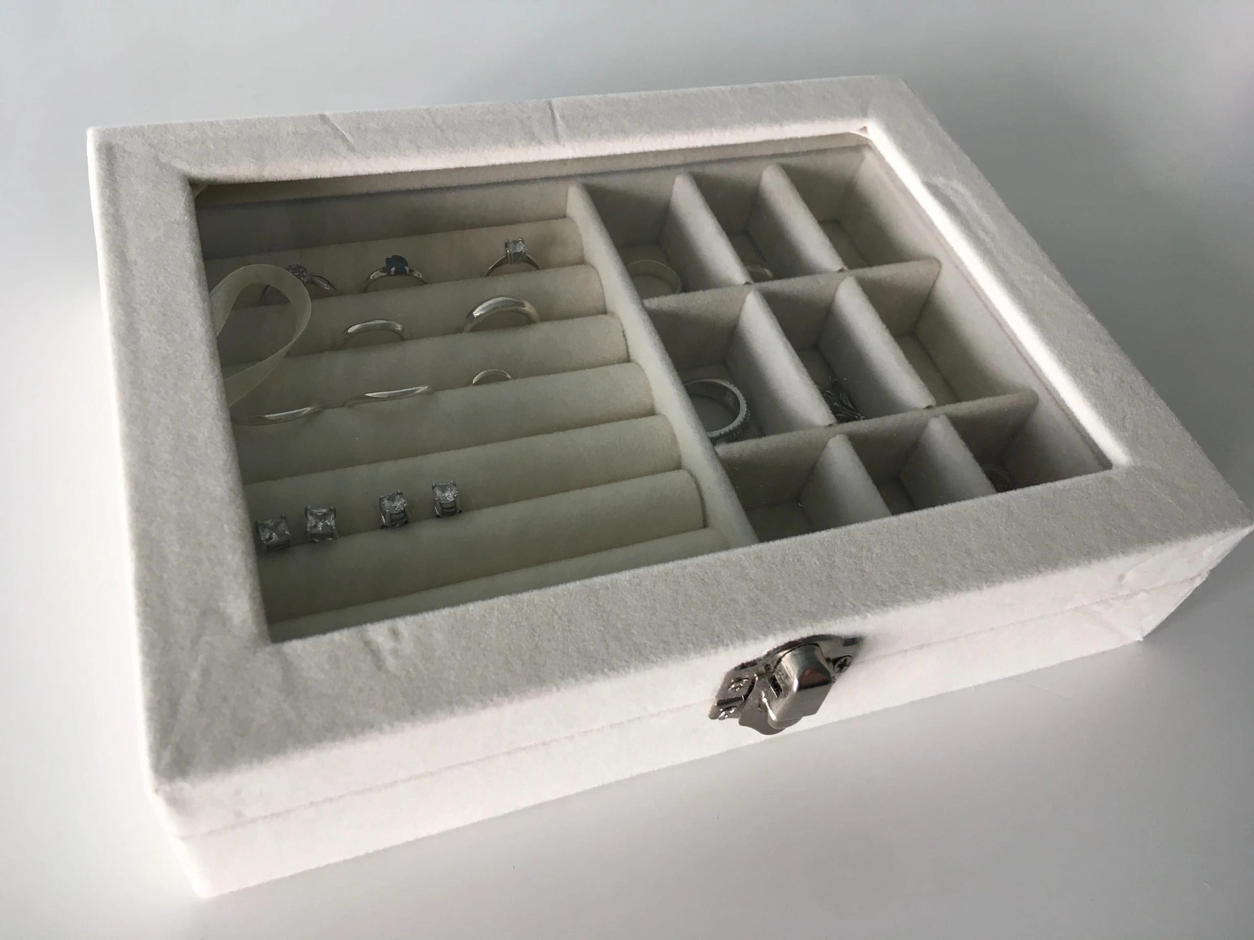 Фотография покупателя товара Подставка для украшений «Шкатулка», 7 полос, 9 ячеек, 20×15×4,5, цвет серый - Фото 5