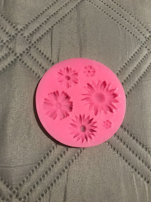 Фотография покупателя товара Молд Доляна «Цветы», силикон, d=8 см, цвет МИКС