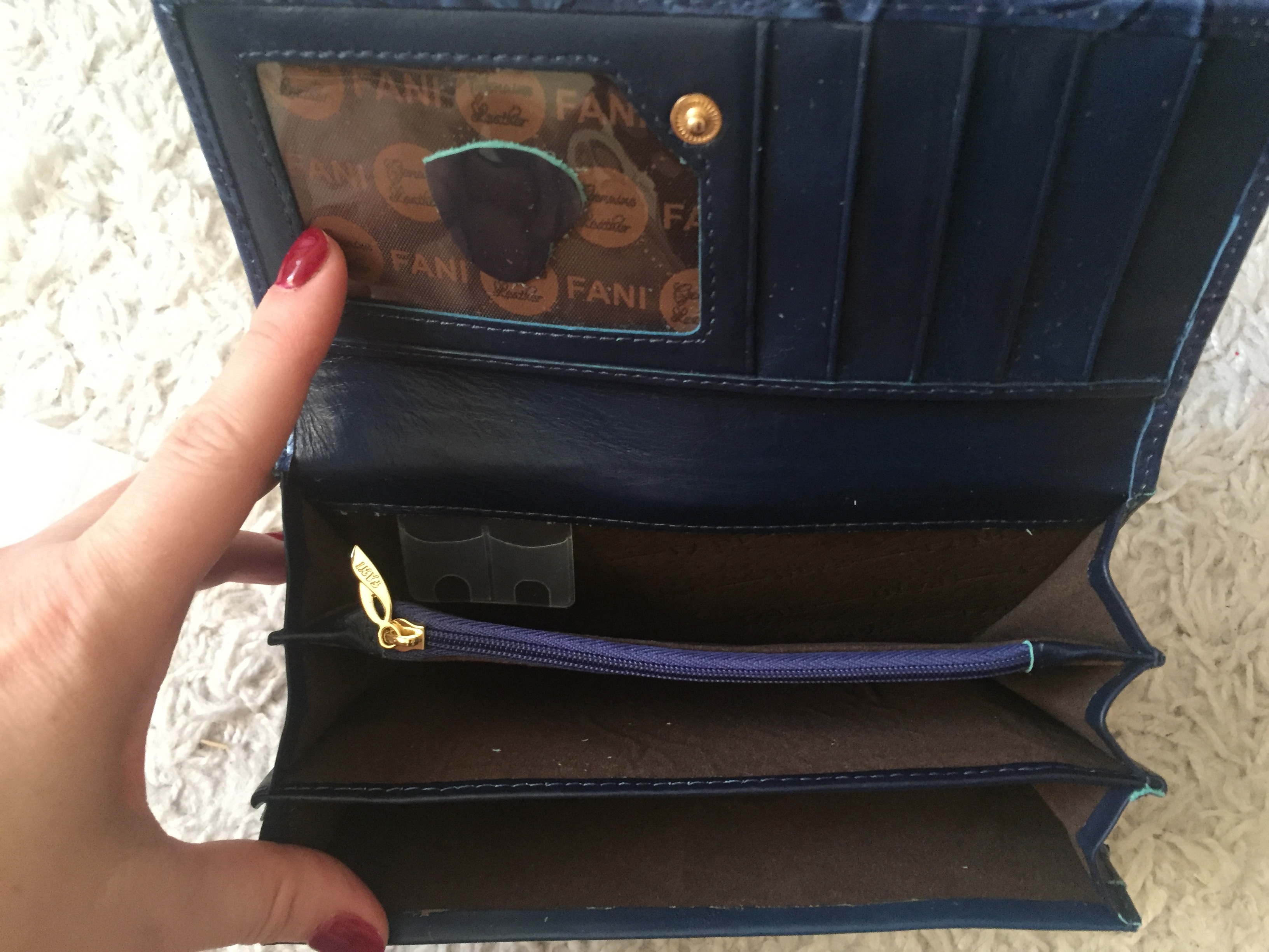 Фотография покупателя товара Кошелёк женский на клапане, 3 отдела, отдел для карт, для монет, наружный карман, цвет синий - Фото 2
