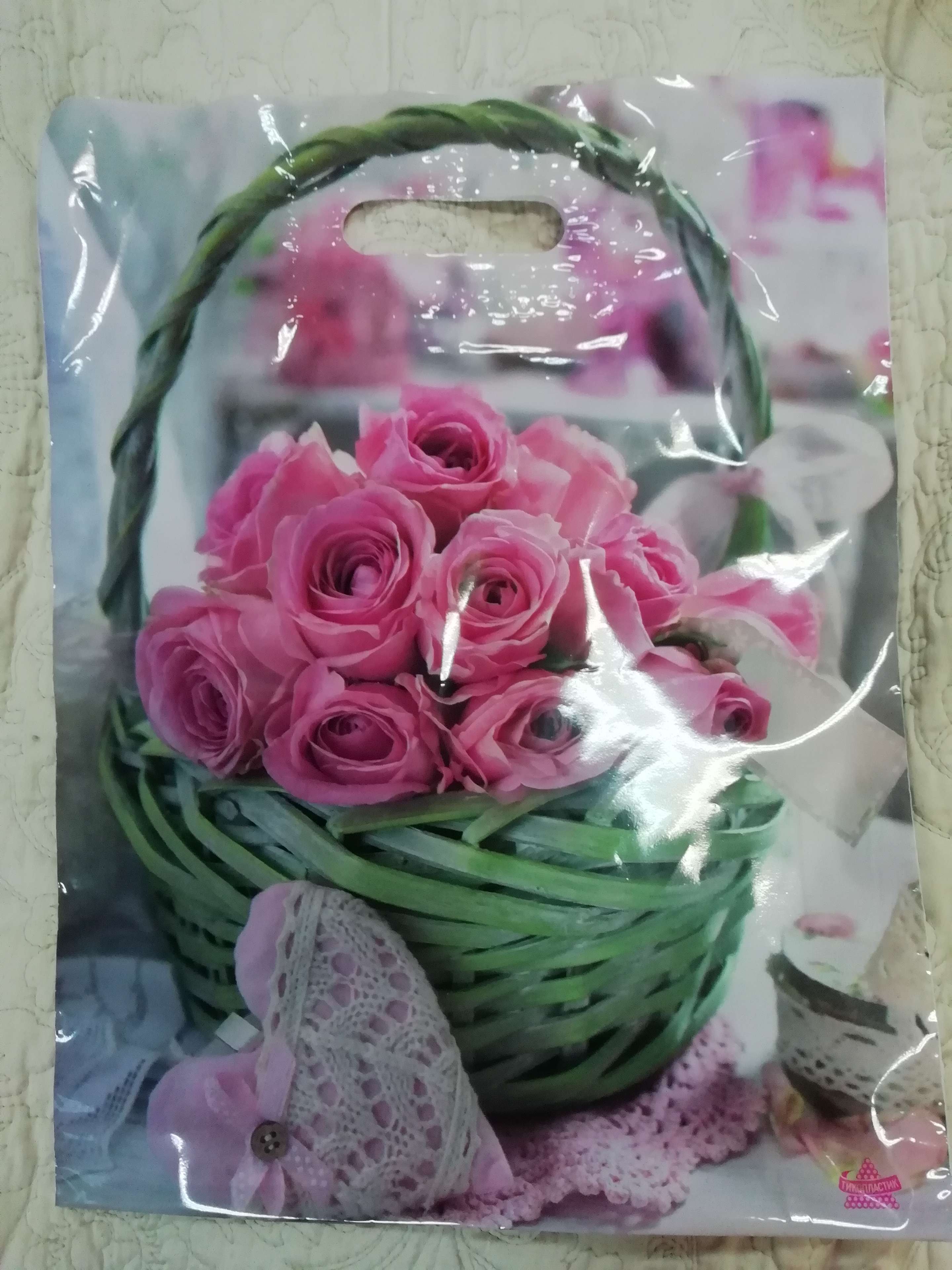 Фотография покупателя товара Пакет "Корзина роз", полиэтиленовый с вырубной ручкой, 60 мкм 31х40 см - Фото 1