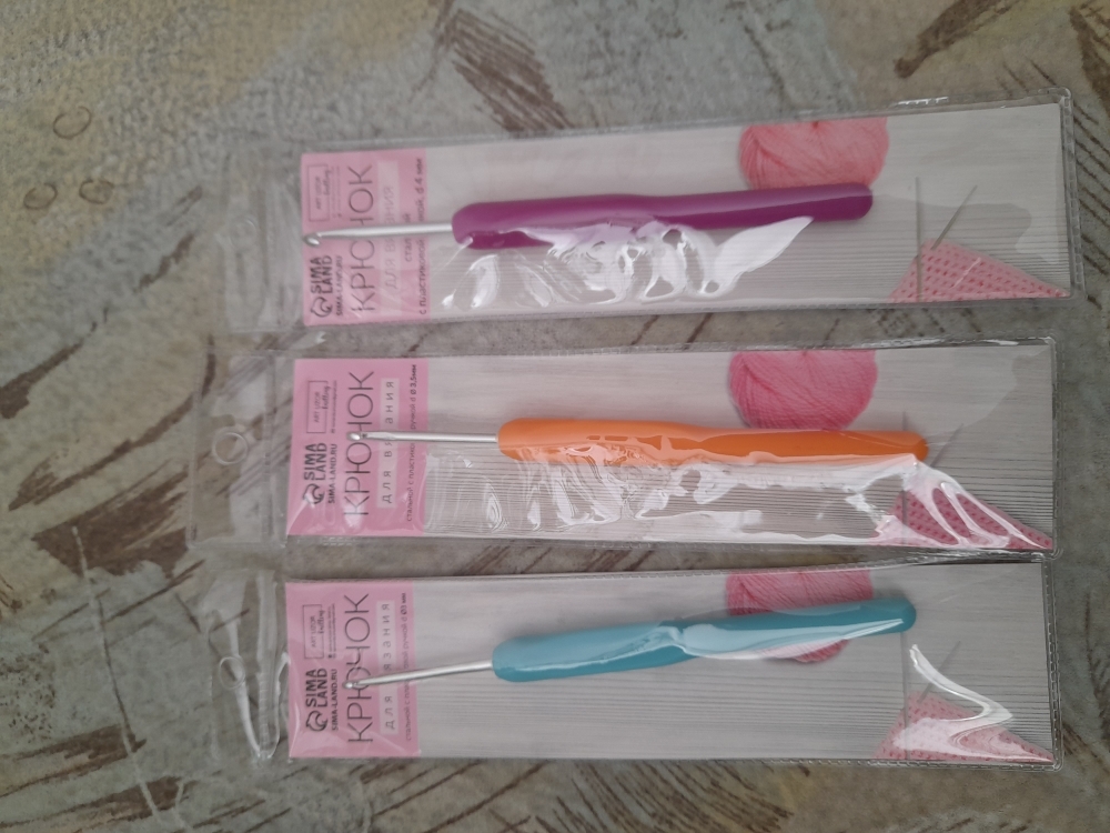 Фотография покупателя товара Крючок для вязания, с пластиковой ручкой, d = 6 мм, 14 см, цвет розовый - Фото 3