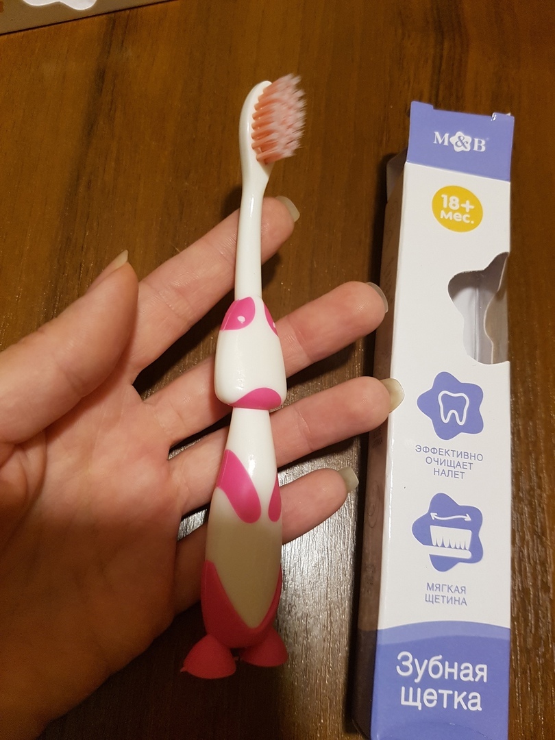 Фотография покупателя товара Детская зубная щетка на присоске (нейлон), цвет МИКС - Фото 2